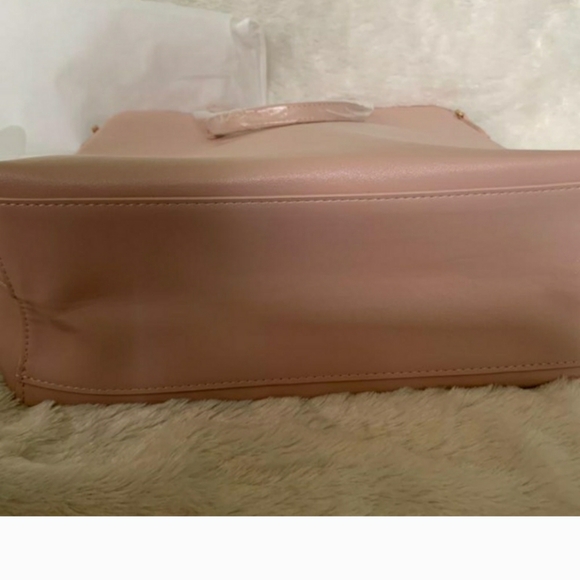 Michael Kors tote 💙💙🌹 - Picture 2 of 3